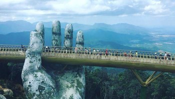Menjelajahi jembatan ini, pengunjung akan disuguhi pemandangan menakjubkan Vietnam dari ketinggian. Foto: liyinni_jenny via Bored Panda