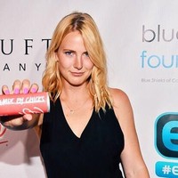 Ia kemudian punya ide untuk memakai seluruh uang, termasuk program tabungan pensiun 401(k). Uang itu dipakai untuk membeli 300 galon rose wine dan kaleng untuk memulai bisnis minuman, Bev. Foto: Instagram @alixpeabody