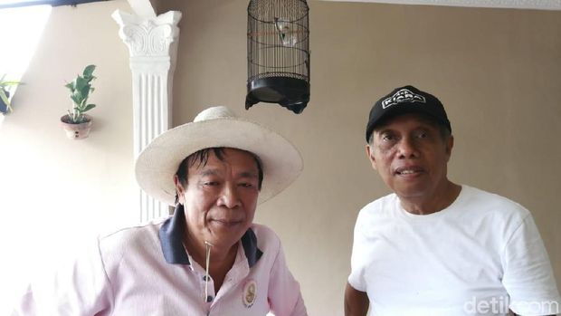 Ketua RW 08 Cawang, Dadang M Rais (Pakai Topi Hitam)