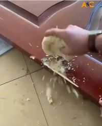 Gokil! Mie Instan Dipakai Tambal Meja Kayu yang Rusak 