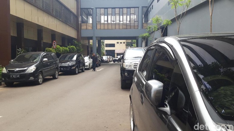 Dijadwalkan Diperiksa Kasus Rommy, Akankah Gubernur Khofifah Datang? Dijadwalkan Diperiksa Kasus Rommy, Akankah Gubernur Khofifah Datang?