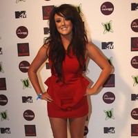 Nama Charlotte populer di Inggris setelah membintangi reality show Geordie Shore di 2011. Pada awal ketenarannya, wajahnya masih terlihat polos tanpa sentuhan botox ataupun filler. Inilah penampilannya di tahun 2011 saat usianya masih 20 tahun. Foto: Getty Images