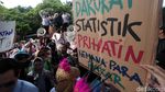 Bawa Perlengkapan Dapur, Emak-emak Pendukung Prabowo Demo KPU