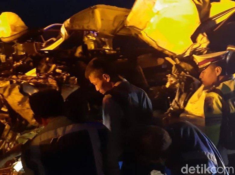 Mahasiswa Tebuireng yang Kecelakaan di Tol Nganjuk Pulang Rekreasi Mahasiswa Tebuireng yang Kecelakaan di Tol Nganjuk Pulang Rekreasi