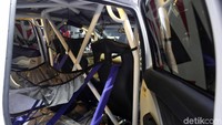 Beberapa faktor yang membuat AP4 lebih terjangkau adalah karena menggunakan mesin, gearbox, serta suspensi yang sama untuk seluruh bodi mobil. Dengan kata lain, bodi mobil dari berbagai merek tetap dapat menggunakan mesin, gearbox, serta suspensi yang sama. Konsep ini akan membuat seluruh mobil AP4 dapat sharing spare part yang sama antar sesama tim saat kompetisi reli berlangsung.