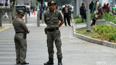 Dijaga Petugas, PKL di Trotoar Sudirman-Thamrin Libur