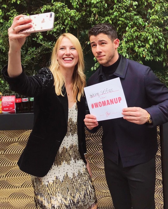 Kesuksesan Alix juga didukung dengan media sosialnya yang sering kali mengedepankan tema feminis.  Foto: Instagram @alixpeabody