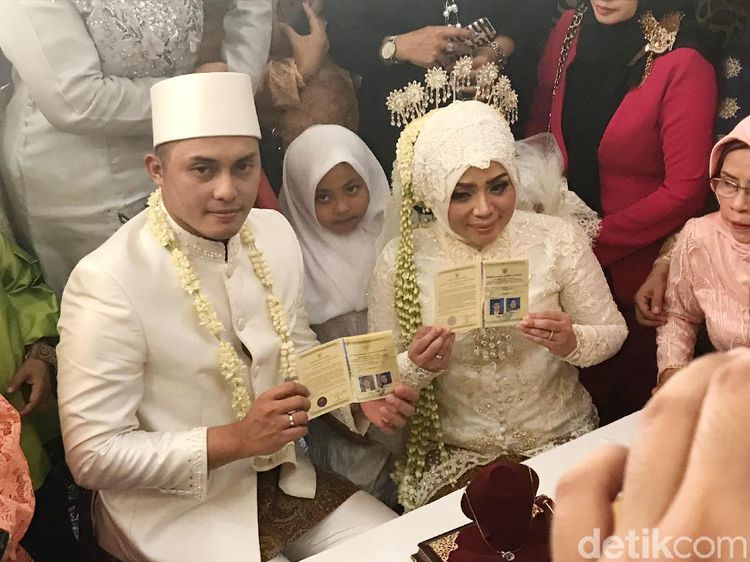 Pernikahan ke-4 Muzdalifah hingga Ana De Armas Sang Bond Girl