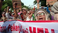 Mereka mengatakan banyak masalah yang ditemukan dalam Pemilu 2019. Untuk itu mereka menuntut KPU berlaku adil dalam perhitungan suara.