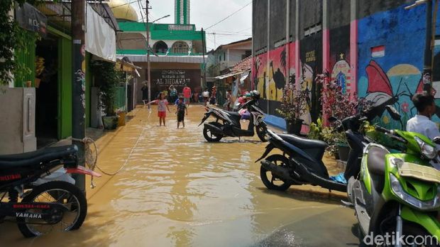 Ribuan Warga di Cawang Kebanjiran, Janji Anies soal Naturalisasi Ditagih