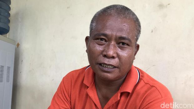 Sampah Menggunung di Pintu Air Manggarai Mulai Kasur hingga Kulkas