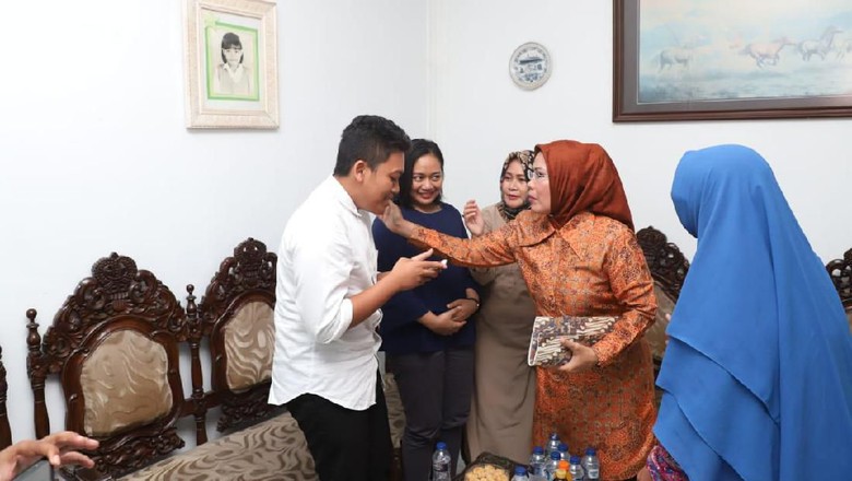 Turut Berduka, Pemkab Serang Kunjungi Keluarga Petugas TPS yang Meninggal Turut Berduka, Pemkab Serang Kunjungi Keluarga Petugas TPS yang Meninggal