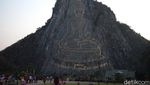 Thailand Punya Tebing dengan Gambar Buddha Raksasa