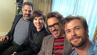 Chris pun kadang menulis caption yang lucu saat bersama sahabatnya itu. Dok. Instagram/chrishemsworth