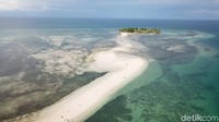Keindahan Pulau Pasir akan terlihat lebih ciamik jika melihat dari ketinggian (Wisnu/detikcom)  
