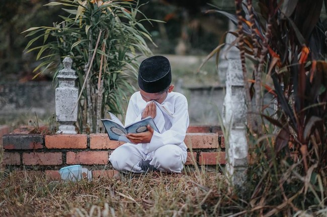 Untuk gambar ini, akhirnya mengalir juga airmata aku, komentar netizen. Tiba-tiba nangis, tambah netizen lainnya. Foto: Facebook Atan Mukris