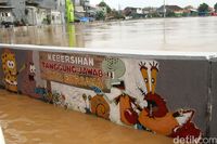 Penampakan Ketinggian Banjir Di Sungai Ciliwung