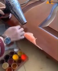 Gokil! Mie Instan Dipakai Tambal Meja Kayu yang Rusak 