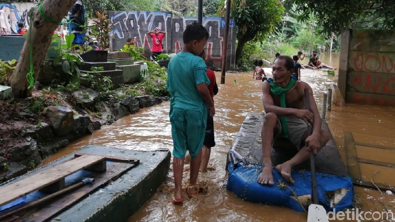 BPBD Update Banjir Jakarta: 2 Orang Meninggal, 529 Jiwa Mengungsi BPBD Update Banjir Jakarta: 2 Orang Meninggal, 529 Jiwa Mengungsi