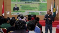 Salah satunya adalah melalui kuliah umum di perguruan tinggi di berbagai daerah yang digelar. Foto: dok. Jamkrindo