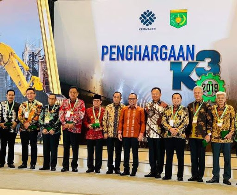 Gubernur Sulut Raih Penghargaan Jadi Pembina K3 Terbaik Gubernur Sulut Raih Penghargaan Jadi Pembina K3 Terbaik