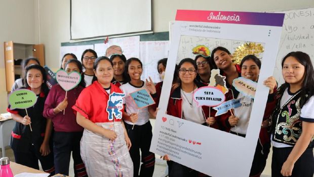 Ketika Para Siswa SMP di Peru Belajar Bahasa Indonesia