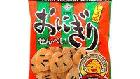 Onigiri Senbei merupakan rice crackers berbentuk onigiri nasi kepal. Rasanya seperti soy sauce dengan aroma panggangan yang gurih. Enak! Foto: Istimewa