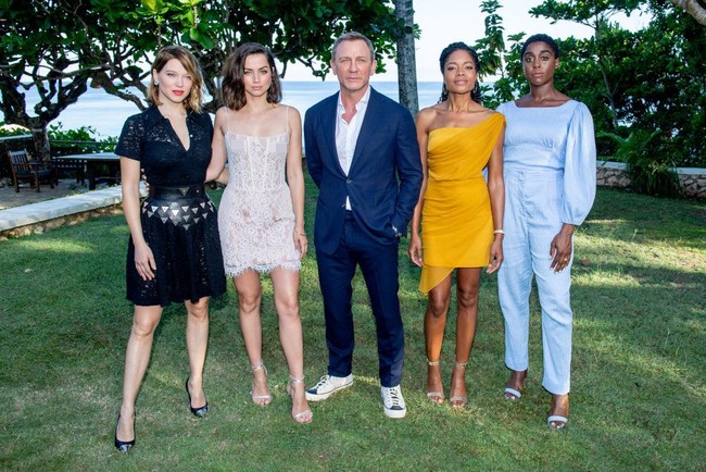 Ini penampilan Lashana Lynch bersama para pemeran  No Time to Die. Penasaran seperti apa gayanya di film tersebut? Kita tunggu saja sampai film tersebut dirilis pada 8 April 2020. (Foto: Getty Images)