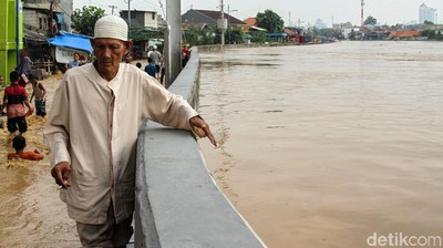 Penampakan Ketinggian Banjir di Sungai Ciliwung