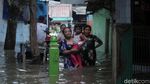 Banjir di Cililitan Nyaris Capai Atap Rumah