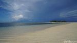 Foto: Fenomena Laut Terbelah di Lombok