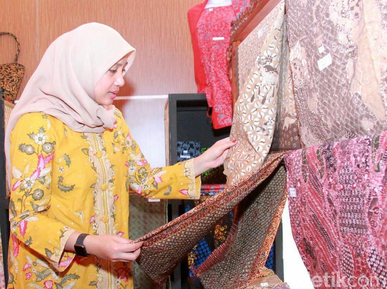 Serunya Belanja Kain Khas Bumi Blambangan di Galeri Batik Banyuwangi Serunya Belanja Kain Khas Bumi Blambangan di Galeri Batik Banyuwangi