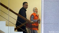 Marketing Manager PT Humpuss Transportasi Kimia Asty Winasti menjalani pemeriksaan lanjutan di KPK, Jakarta, Jumat (26/4/2019).