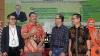 Perum Jamkrindo berkomitmen mendukung upaya-upaya menumbuhkan semangat kewirausahaan melalui berbagai kegiatan. Salah satunya adalah melalui kuliah umum di perguruan tinggi di berbagai daerah. Foto: dok. Jamkrindo