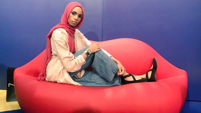 Perangi Benci dengan Cinta, Wanita Muslim Foto Bareng Demonstran Anti-Islam