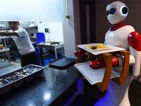 Canggih! Robot-robot Ini Bisa Suapi Makanan dan Racik Minuman
