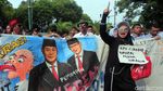 Bawa Perlengkapan Dapur, Emak-emak Pendukung Prabowo Demo KPU