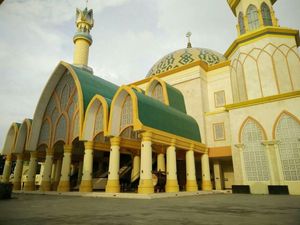 Heboh Sejoli Pelajar Ciuman di Halaman Islamic Center Mataram