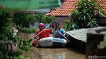 Banjir di Cililitan Nyaris Capai Atap Rumah