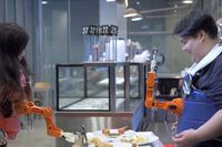 Canggih! Robot-robot Ini Bisa Suapi Makanan dan Racik Minuman