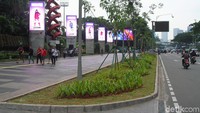 Suasana di Trotoar Jalan Sudirman - Thamrin.