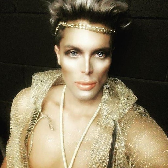 Aku melakukan operasi plastik dengan biaya sendiri, tidak minta pada orang tua karena saat itu aku sudah bekerja sebagai model, tutur Mauricio dikutip dari video Barcroft TV.  Foto: Instagram/mauriciogaldioficial