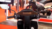 Bagi pengunjung yang berminat untuk menjajal motor listrik ini PT GTI pun telah membuka pemesanannya.