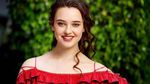 Pose Si Cantik Katherine Langford Bersama Camilan Manis