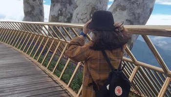 Kalian tertarik melihat langsung Golden Bridge Vietnam? Foto: puta283 via Bored Panda