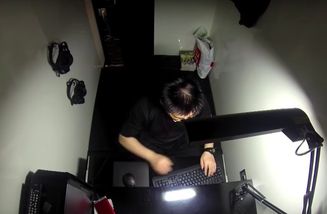 Kisah Pekerja TI dan Wanita Muda Jepang Tinggal di Warnet