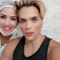 Tak hanya wajahnya, ia melakukan operasi plastik pada tubuhnya agar terlihat six packs ala Ken. Ia pun melakukan operasi secara detail pada matanya. Foto: Instagram/mauriciogaldioficial