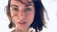 Ia tampil sebagai Paloma, agen CIA yang membantu Bond. Dok. Instagram/ana_d_armas