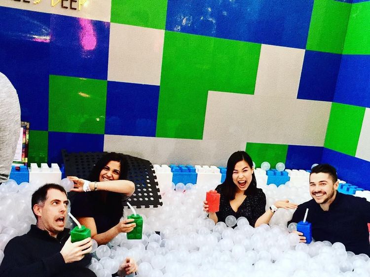 Keren! Ini The Brick Bar, Bar yang Tersusun dari Lebih 1 Juta Lego