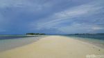 Foto: Fenomena Laut Terbelah di Lombok
